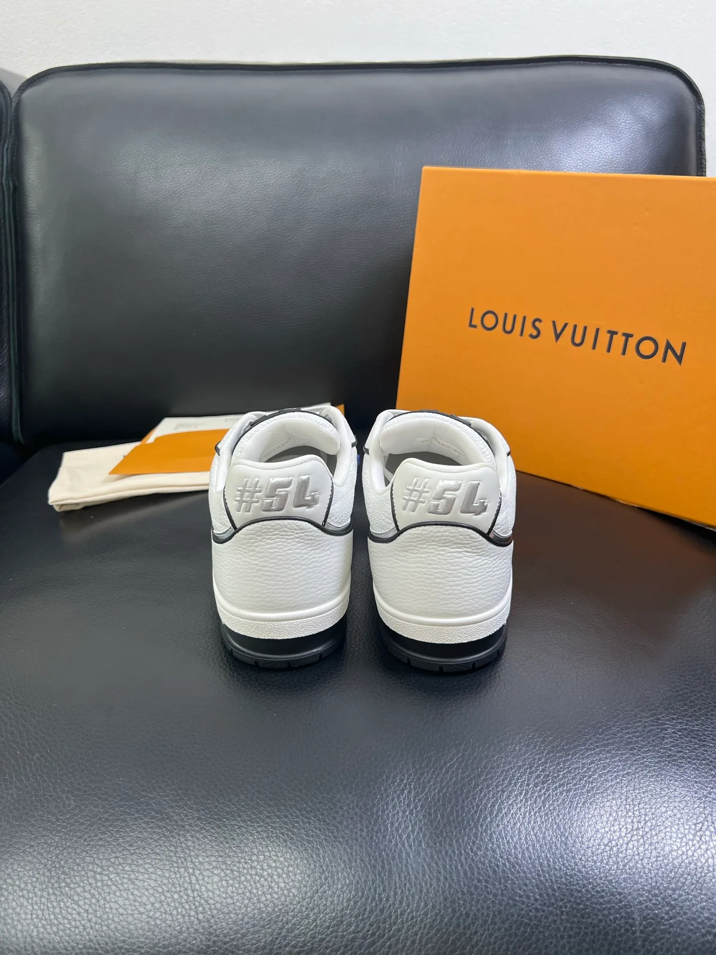 Men's shoes💰840 Lv 🔍Top purchasing agent🇮🇹 Louis Vuitton, the sports sneaker counter is synchronized, the uppers are imported from Italy, high-quality splicing colorful and complex crafts, the imported mesh padding is soft and comfortable, soles: original soles specially provided by the original factory, T men's men's shoes 💰U exclusive movable molded soles are super comfortable, original factory and single goods, 🔍🔍high quality, you can enter and leave the counter at will, welcome to compare, code number 39-44 (customized 38 45) 85878